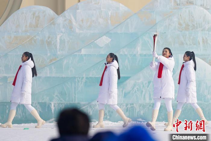 哈尔滨太阳岛点燃亚冬会火种，主题定为“澎湃