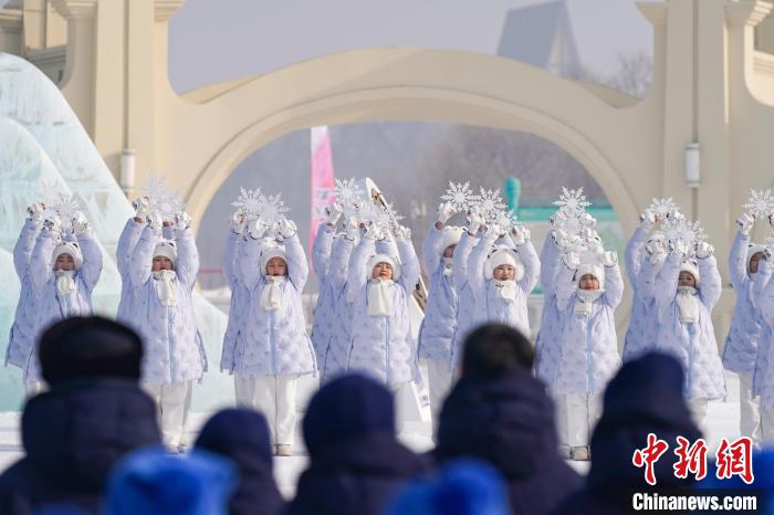 哈尔滨太阳岛点燃亚冬会火种，主题定为“澎湃