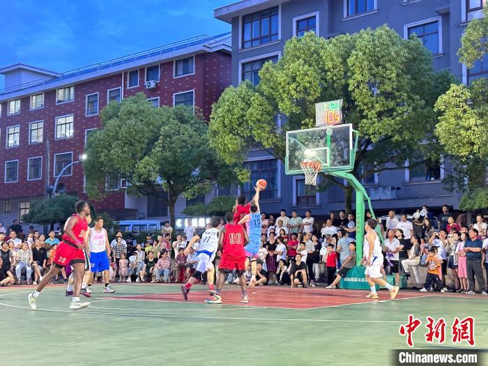 义乌首个村BA首战：国际友人队压哨绝杀大陈全明