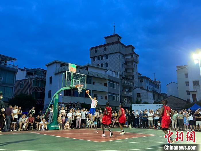 义乌首个村BA首战：国际友人队压哨绝杀大陈全明