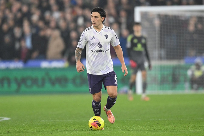 利桑德罗·马丁内斯伤缺曼联争四生死战陷困境