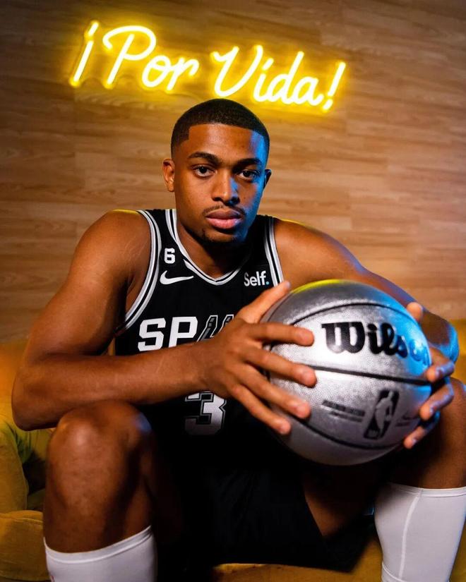 凯尔登·约翰逊24分助马刺五连胜 超越伦纳德成队