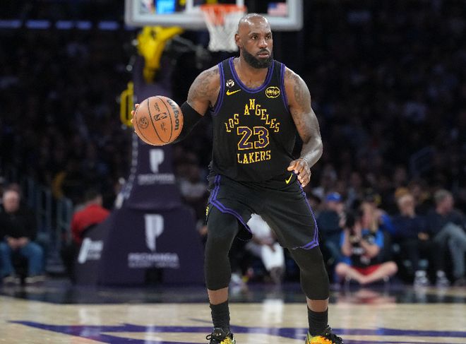 湖人客场力克火箭 东契奇詹姆斯联手制胜