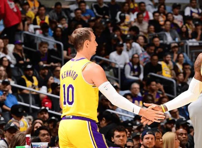 湖人客场力克火箭 东契奇詹姆斯联手制胜