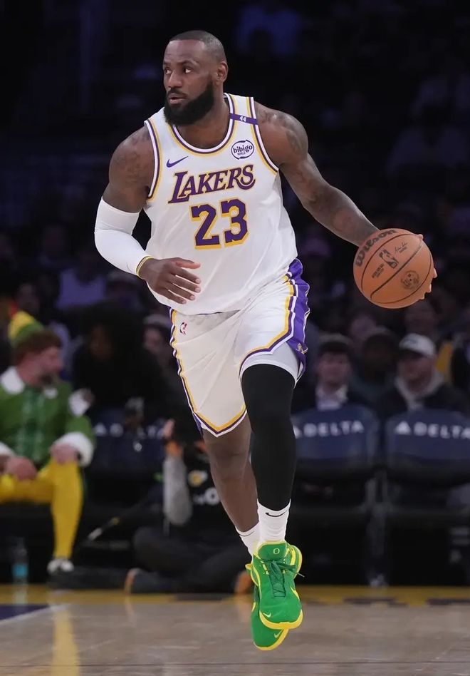 湖人失误频频遭雷霆碾压，伪强队标签成真