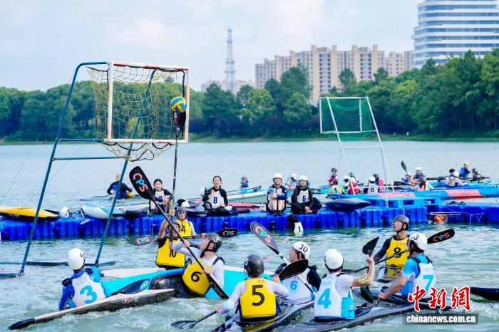 第二届海峡两岸青少年皮艇球友谊赛在上海宝山