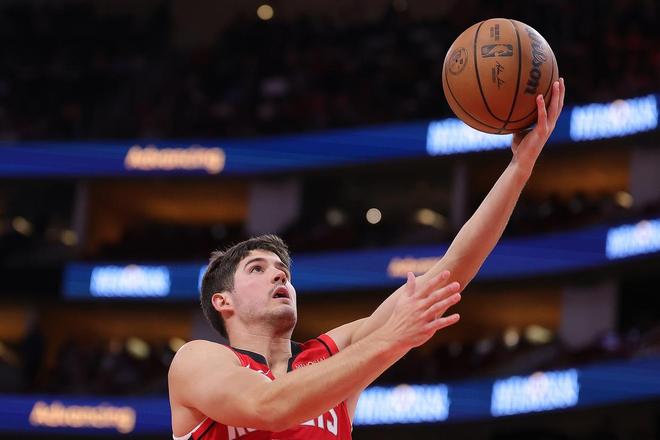 谢泼德三分爆发助火箭力克雄鹿 西部排名飙升冲