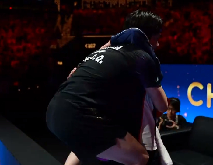 王楚钦逆转夺冠登顶澳门世界杯，生涯首冠见证