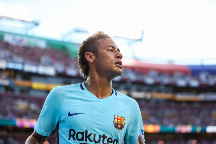 巴萨新客场球衣设计引热议 内马尔元素成亮点