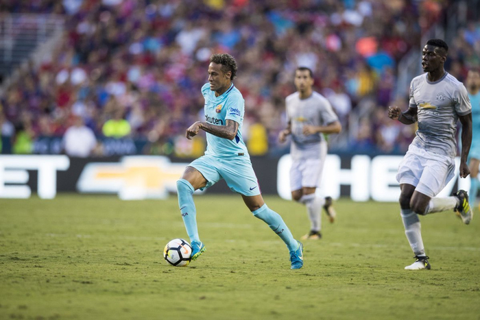 巴萨新客场球衣设计引热议 内马尔元素成亮点